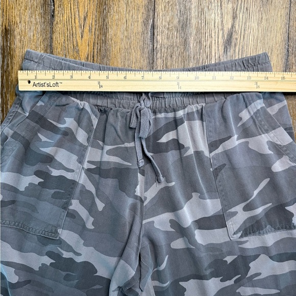 Splendid Women’s Camouflage Jogger Pants Size M - Picture 7 of 11